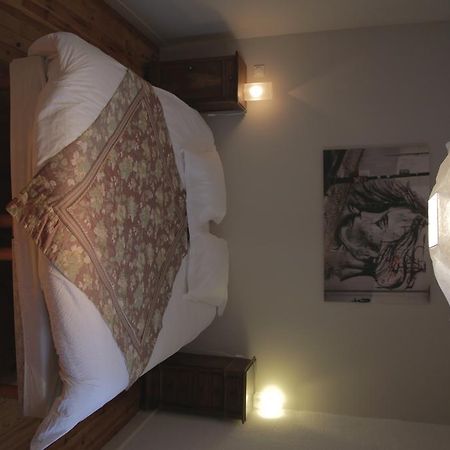 Apartamento Le Square Bourg-Argental Habitación foto