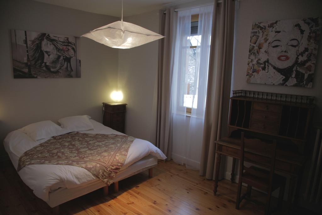 Apartamento Le Square Bourg-Argental Habitación foto